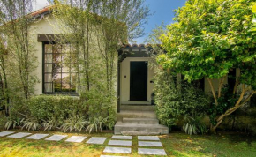 Beautiful Large 3 Bedroom 2 Bath Plus Pool and Jacuzzi